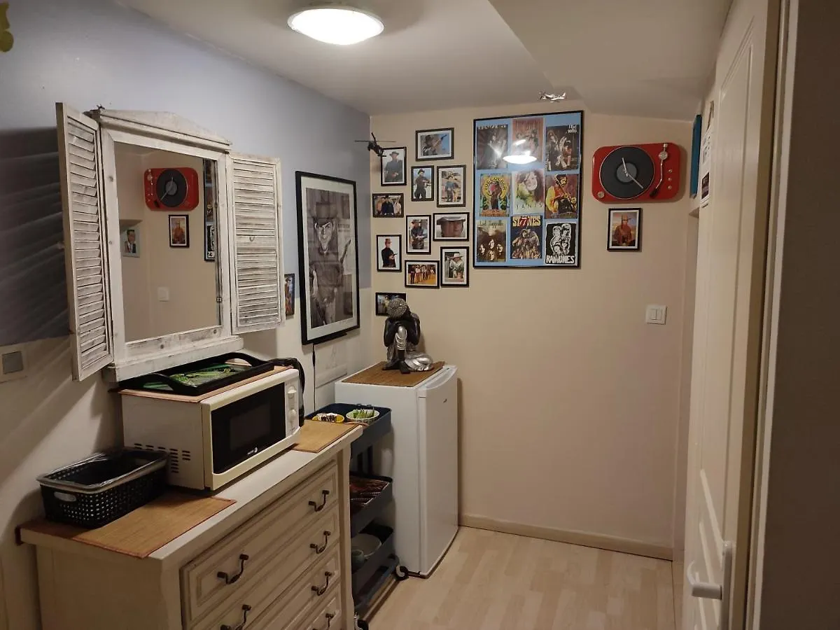 Chambre Tout Confort Landujan 0*,